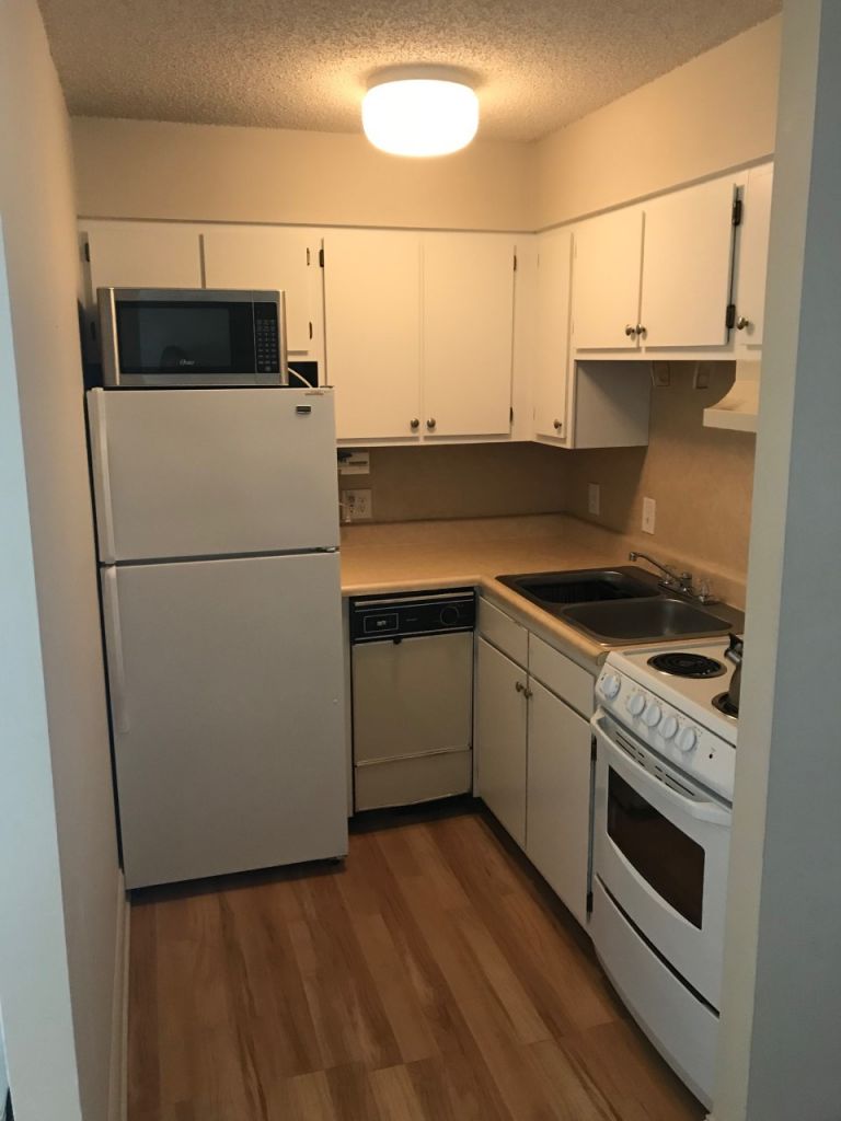SUBLEASE Unit 415 Huron 4