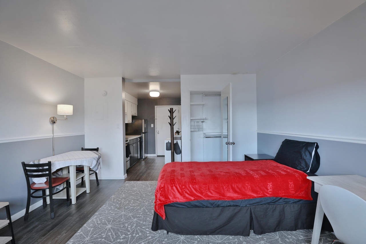 Unit 801 Huron 2