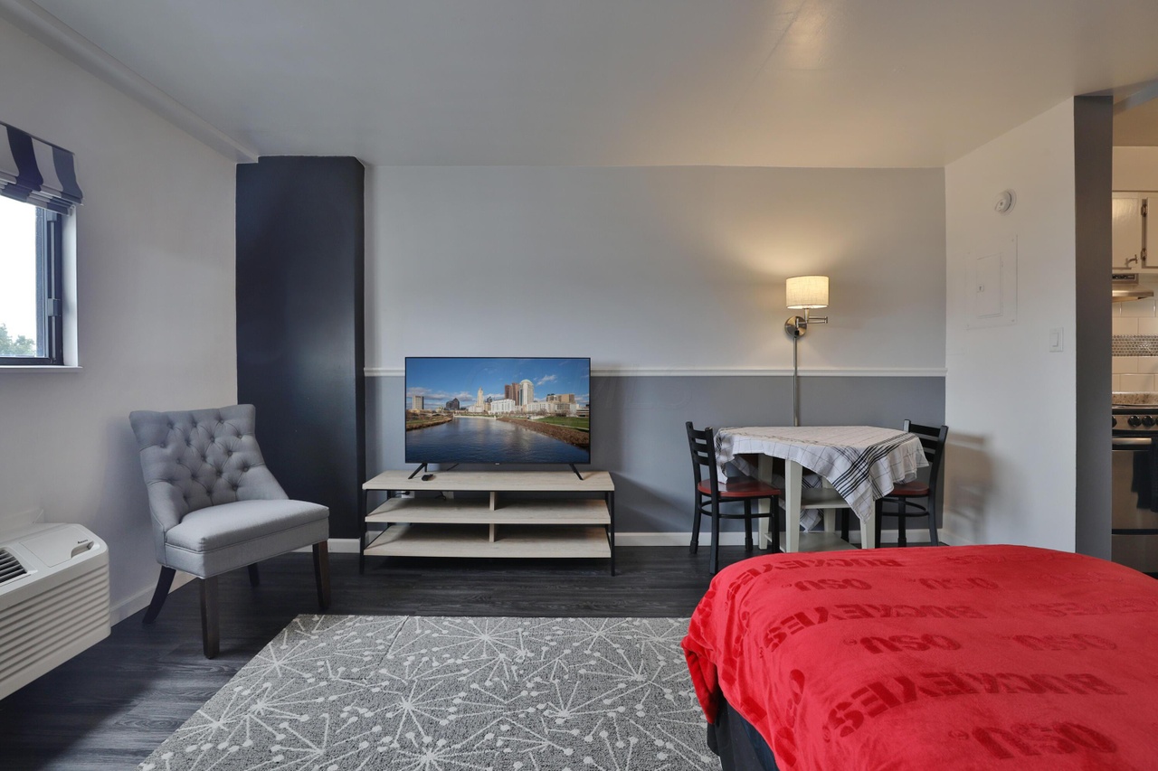 Unit 801 Huron 2