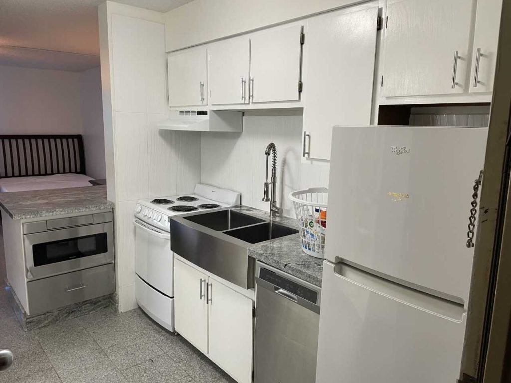 SUBLEASE- Unit 802- H3 Studio