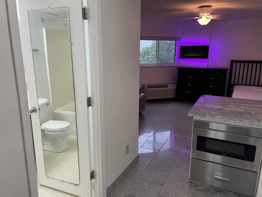 SUBLEASE- Unit 802- H3 Studio