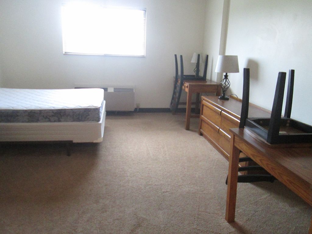 SUBLEASE- Unit 827 Huron 2 Studio