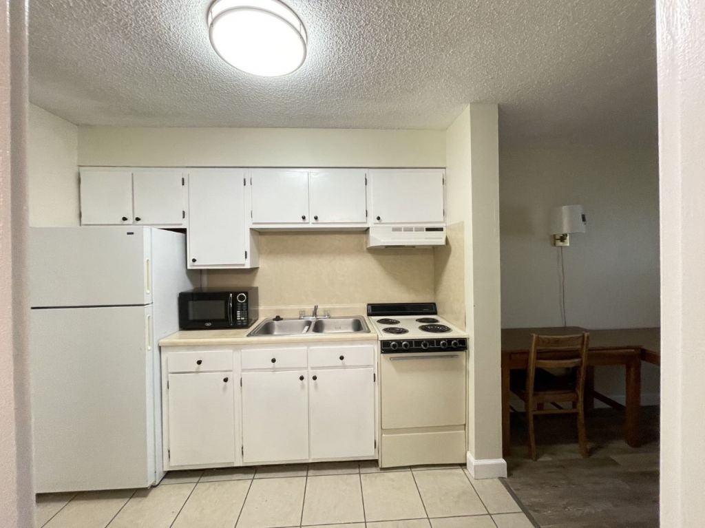 SUBLEASE- Unit 304- Huron 1