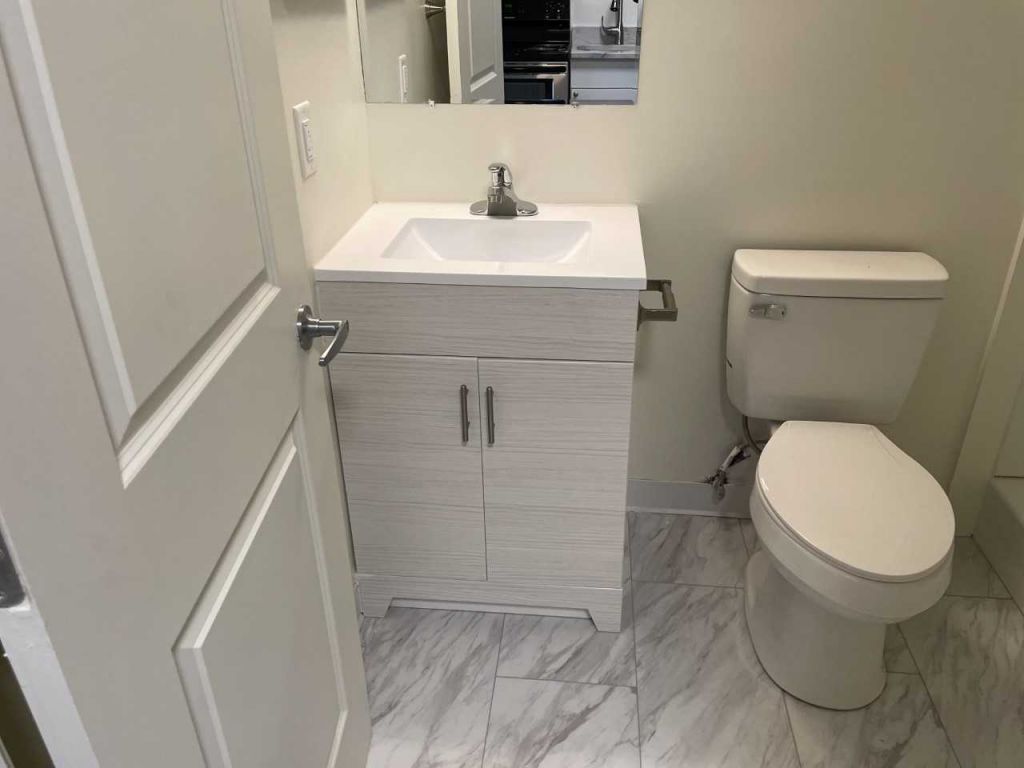 SUBLEASE Unit 807 – Huron 2