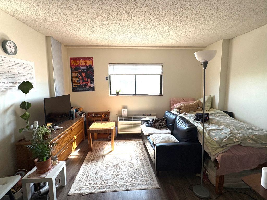 SUBLEASE Unit 825 – Huron 2